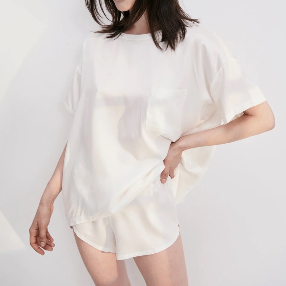 LUNYA BNWT Washable Silk Tee Short Set in Tranquil White Size M